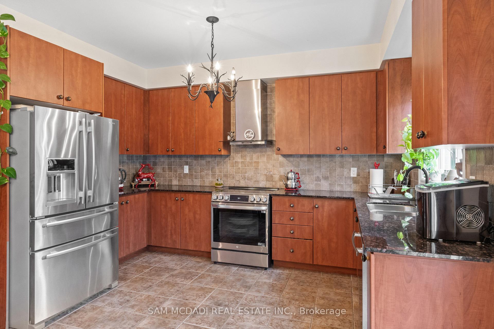 Photo 26 of 30 Zachary Place, Vaughan, Vellore Village — HOMEH