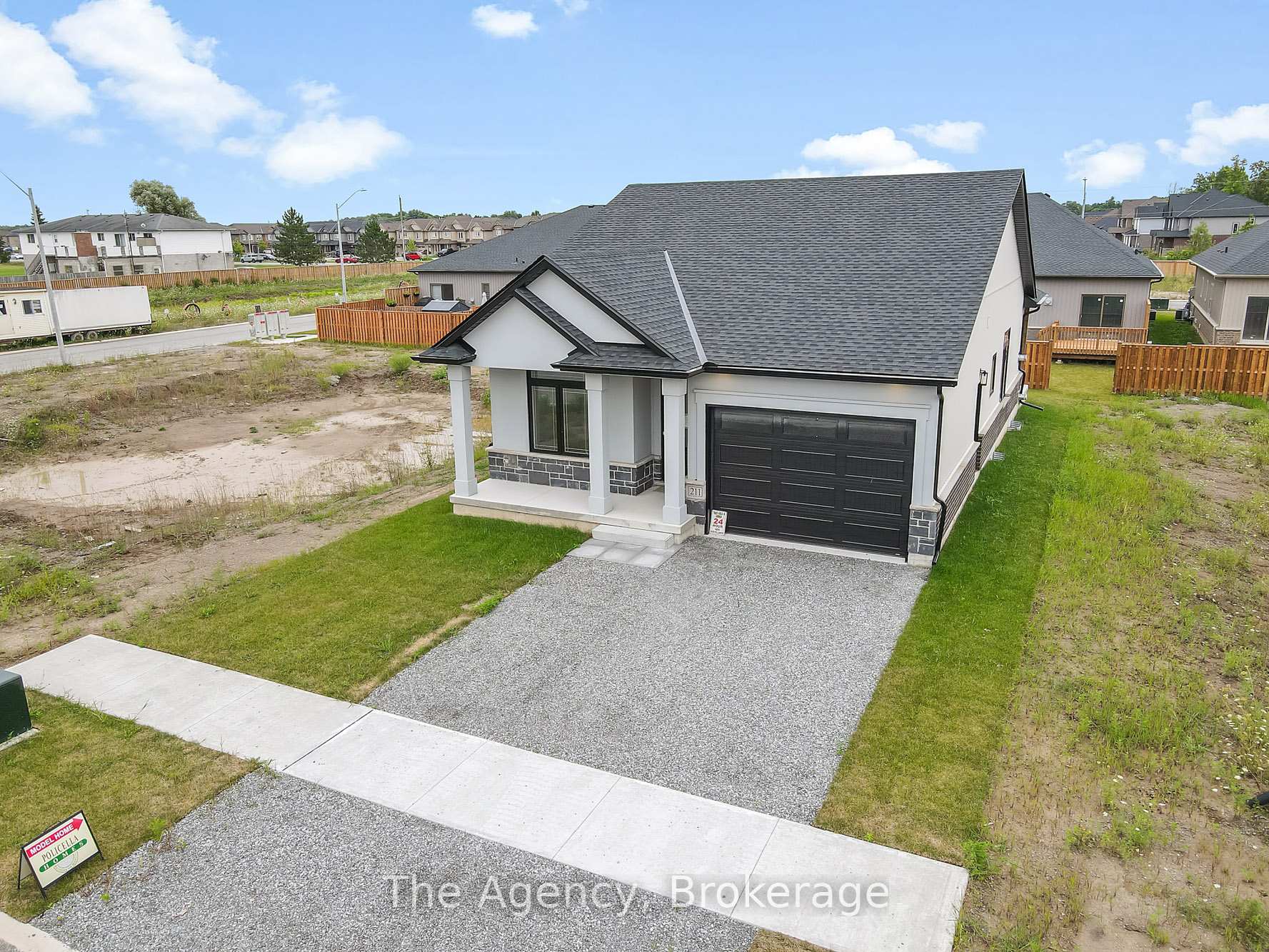Photo 2 of 211 Sycamore Street, Welland, West Welland — HOMEH