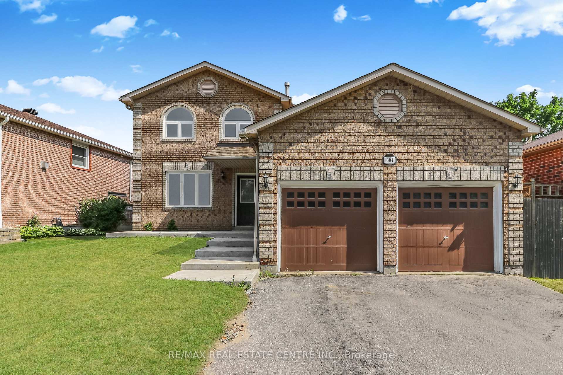 Front of 304 Cundles Road W