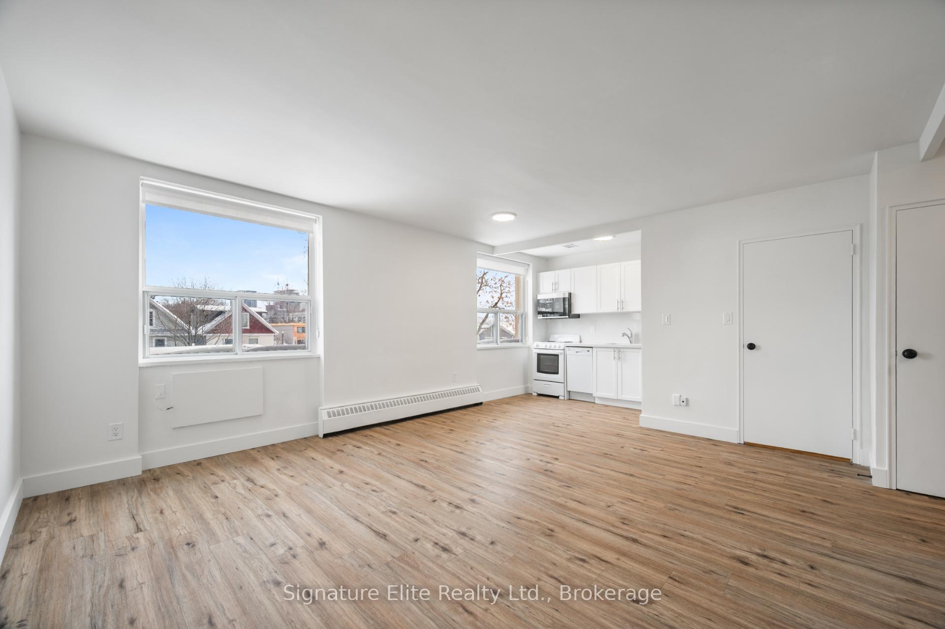 Front of Unit 309, 1017 Woodbine Avenue