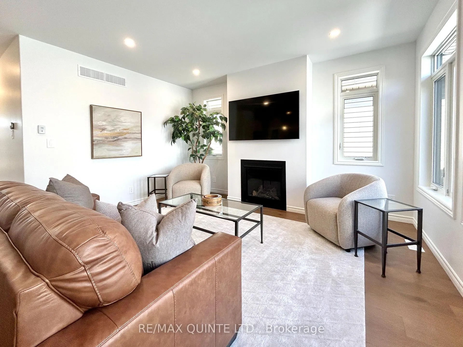 Photo 7 of Unit A, 77 Athabaska Drive, Belleville, Thurlow Ward — HOMEH