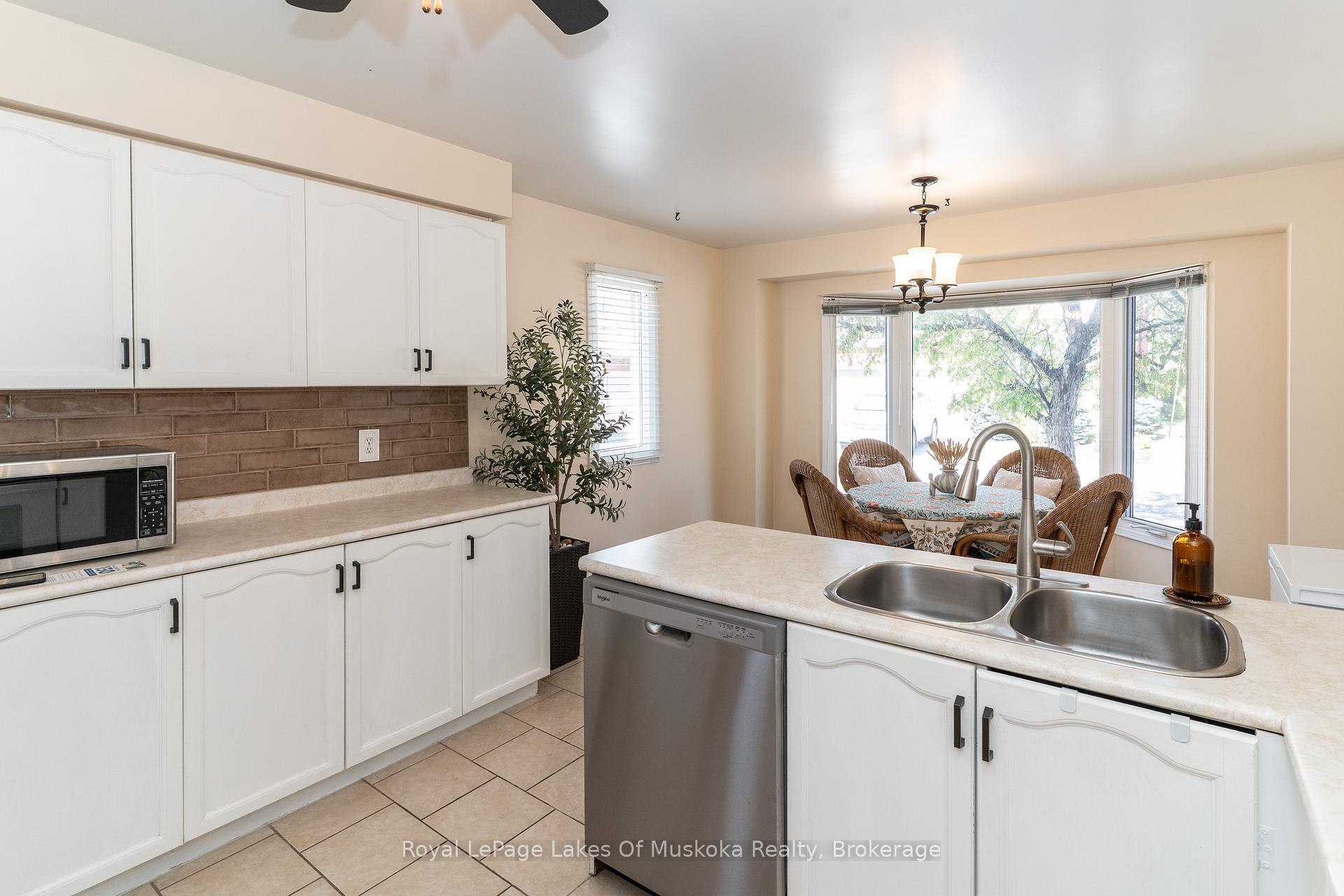 Photo 12 of 50 Shoreline Drive, Bracebridge, Macaulay — HOMEH
