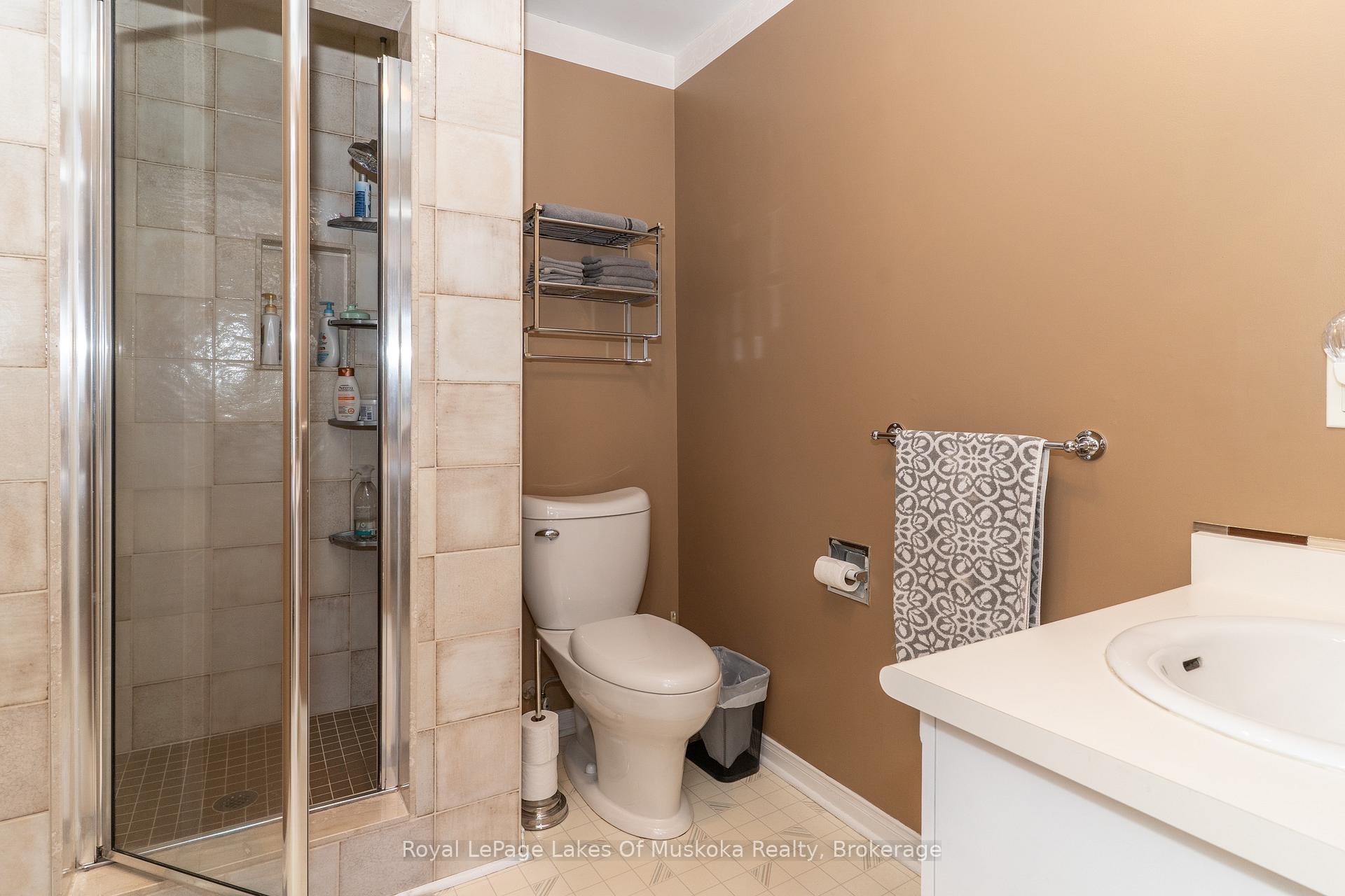 Photo 18 of 50 Shoreline Drive, Bracebridge, Macaulay — HOMEH