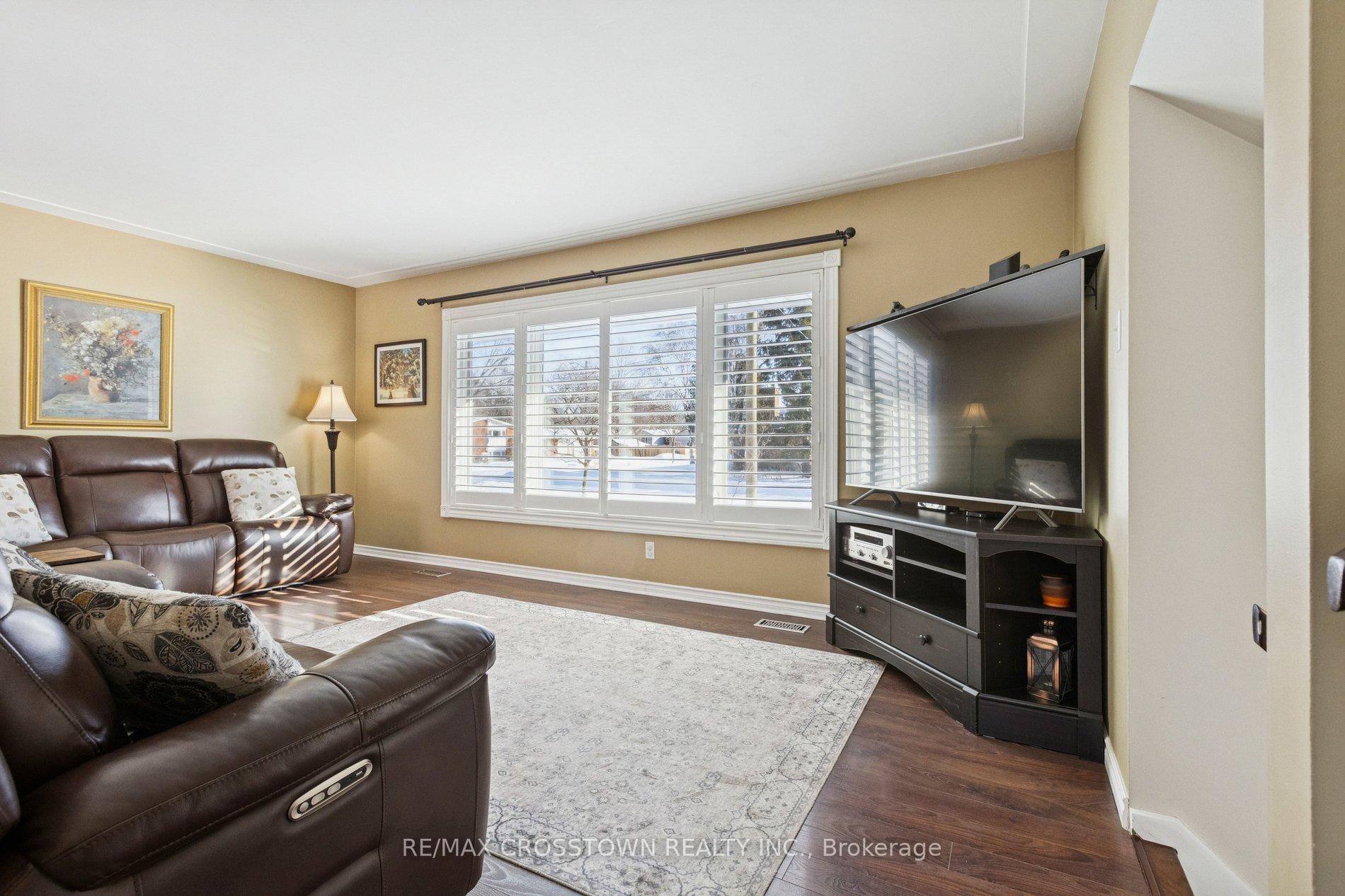 Photo 10 of 194 Ross Avenue, Kitchener — HOMEH
