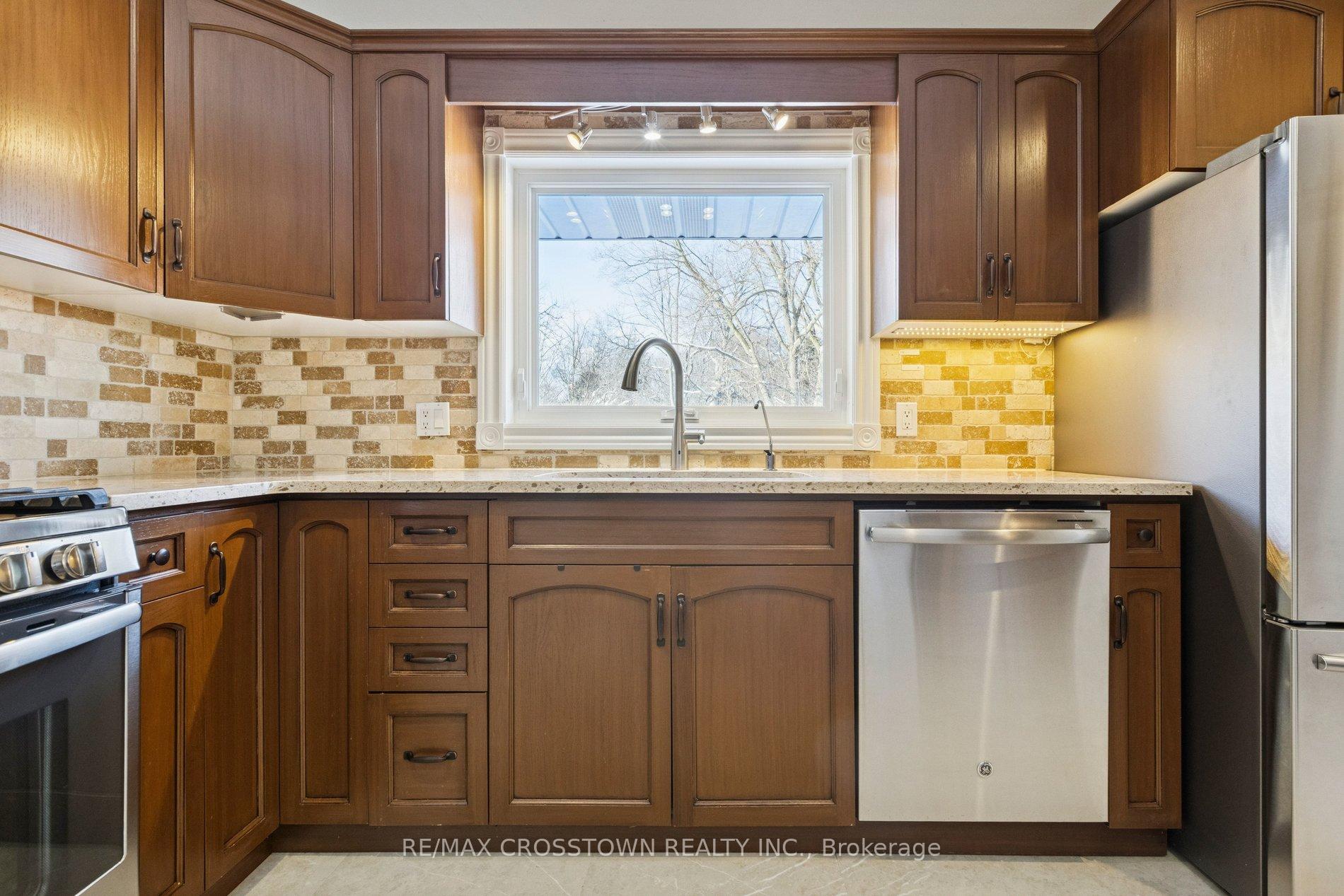 Photo 13 of 194 Ross Avenue, Kitchener — HOMEH