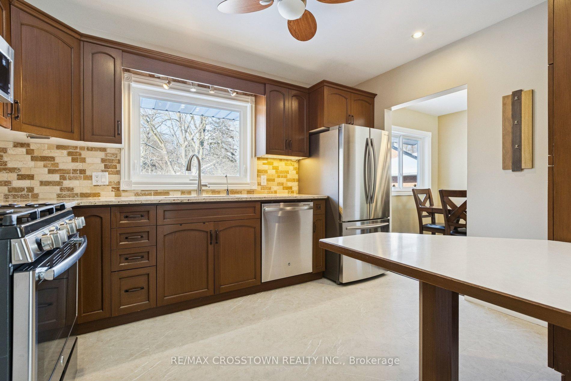 Photo 14 of 194 Ross Avenue, Kitchener — HOMEH