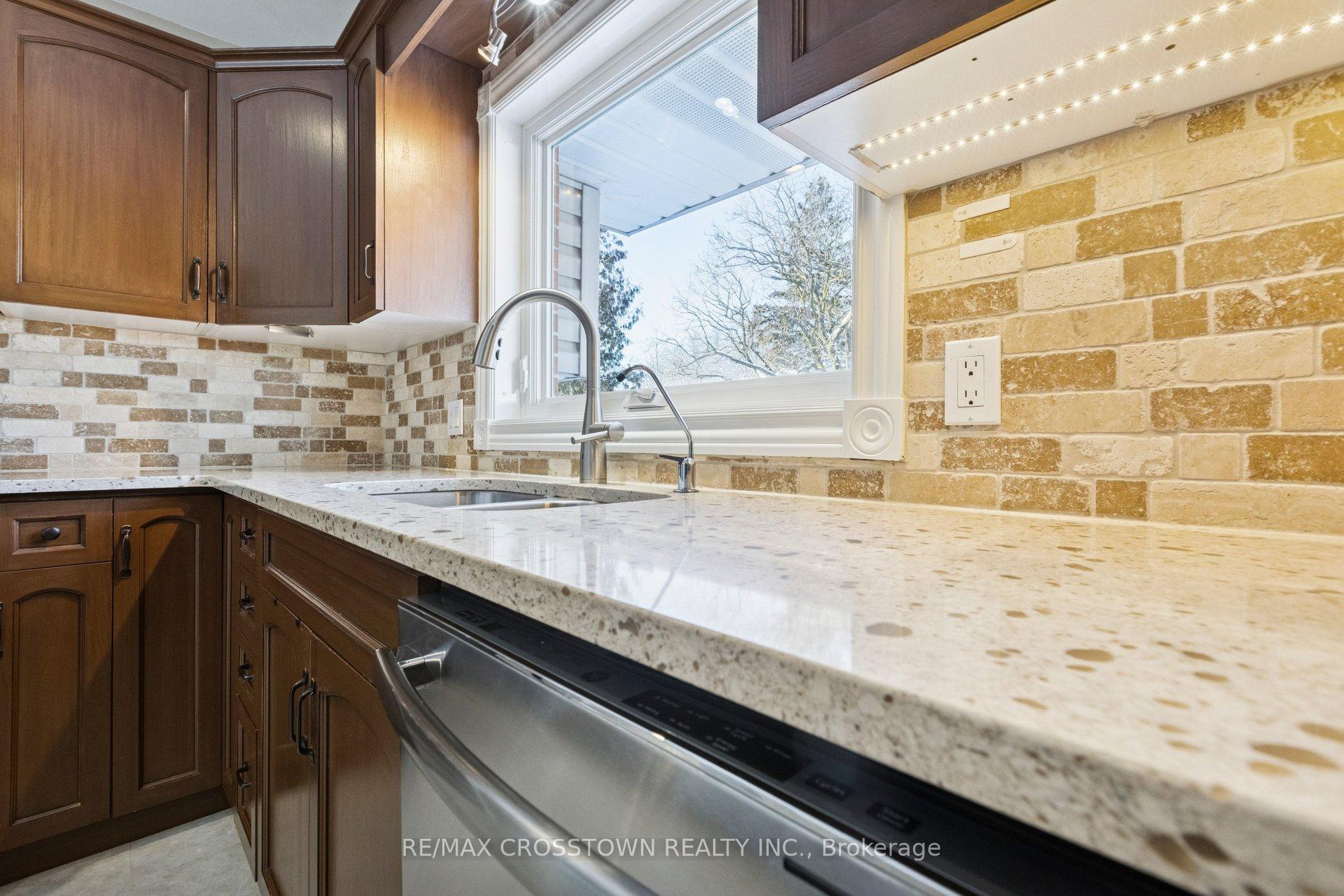 Photo 15 of 194 Ross Avenue, Kitchener — HOMEH