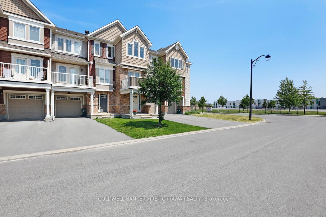 Photo 3 of 271 Brassy Minnow Crescent, Ottawa, Barrhaven - Half Moon Bay — HOMEH