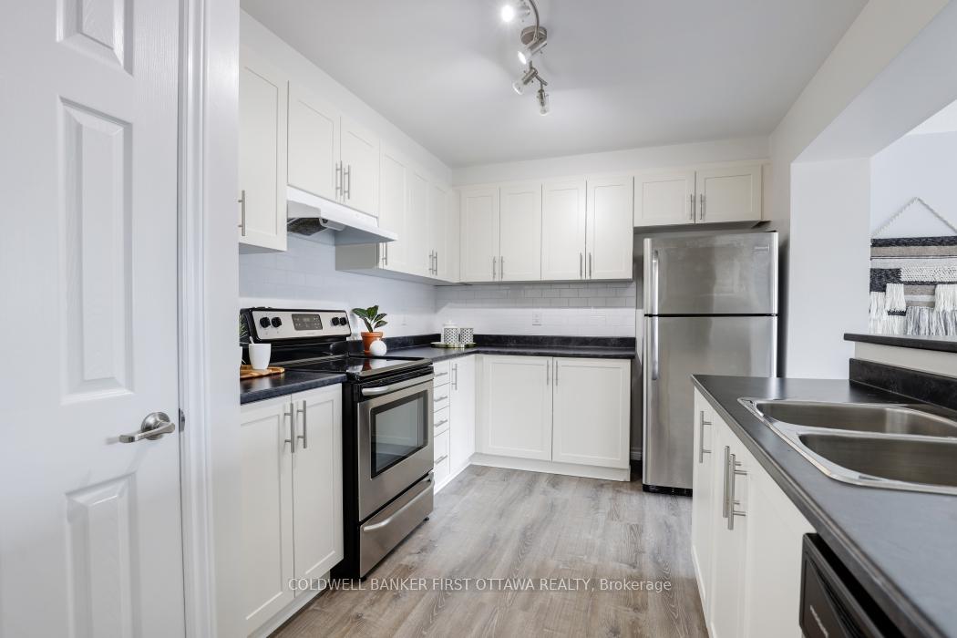 Photo 10 of 271 Brassy Minnow Crescent, Ottawa, Barrhaven - Half Moon Bay — HOMEH