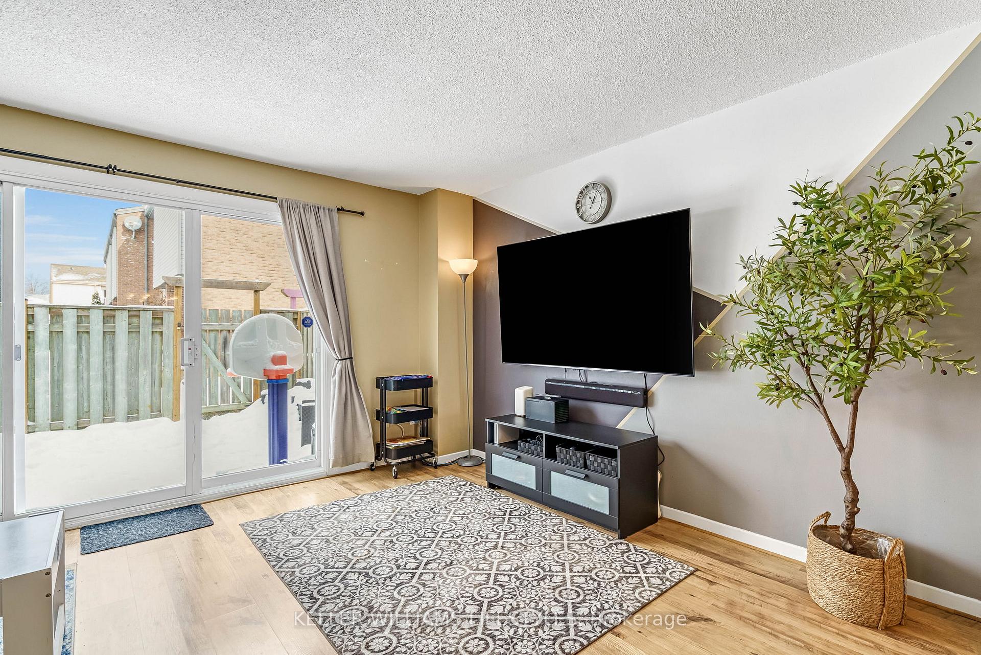 Photo 8 of Unit 202, 500 Osgoode Drive, London, South Y — HOMEH