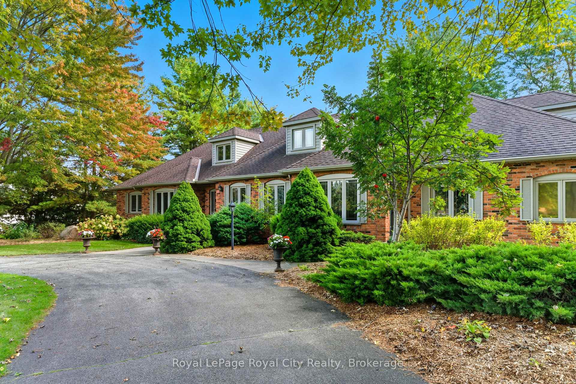 Photo 2 of 55 Bridle Path, Puslinch, Rural Puslinch East — HOMEH