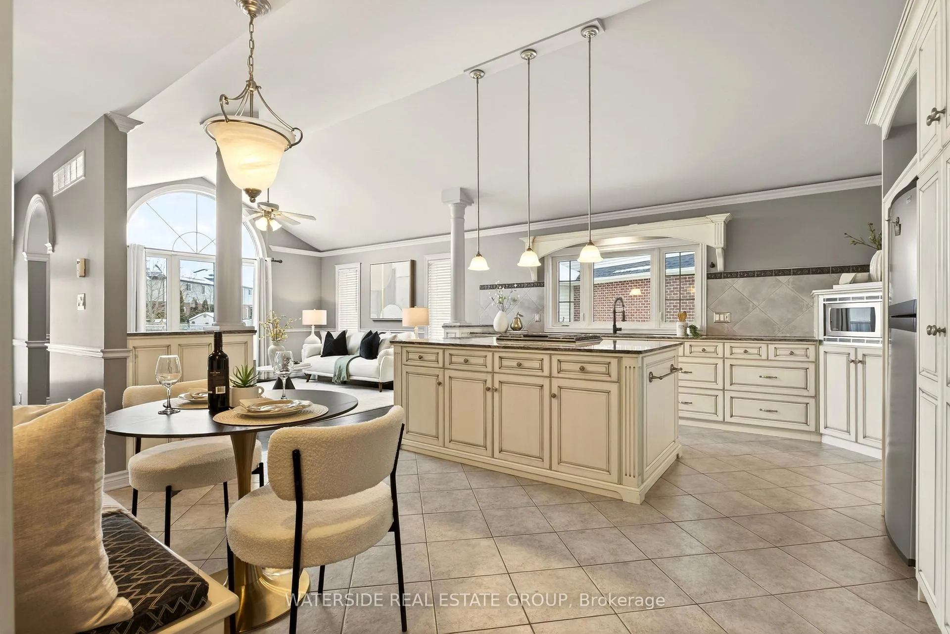 Photo 9 of 39 Bellevue Court, Welland, Coyle Creek — HOMEH