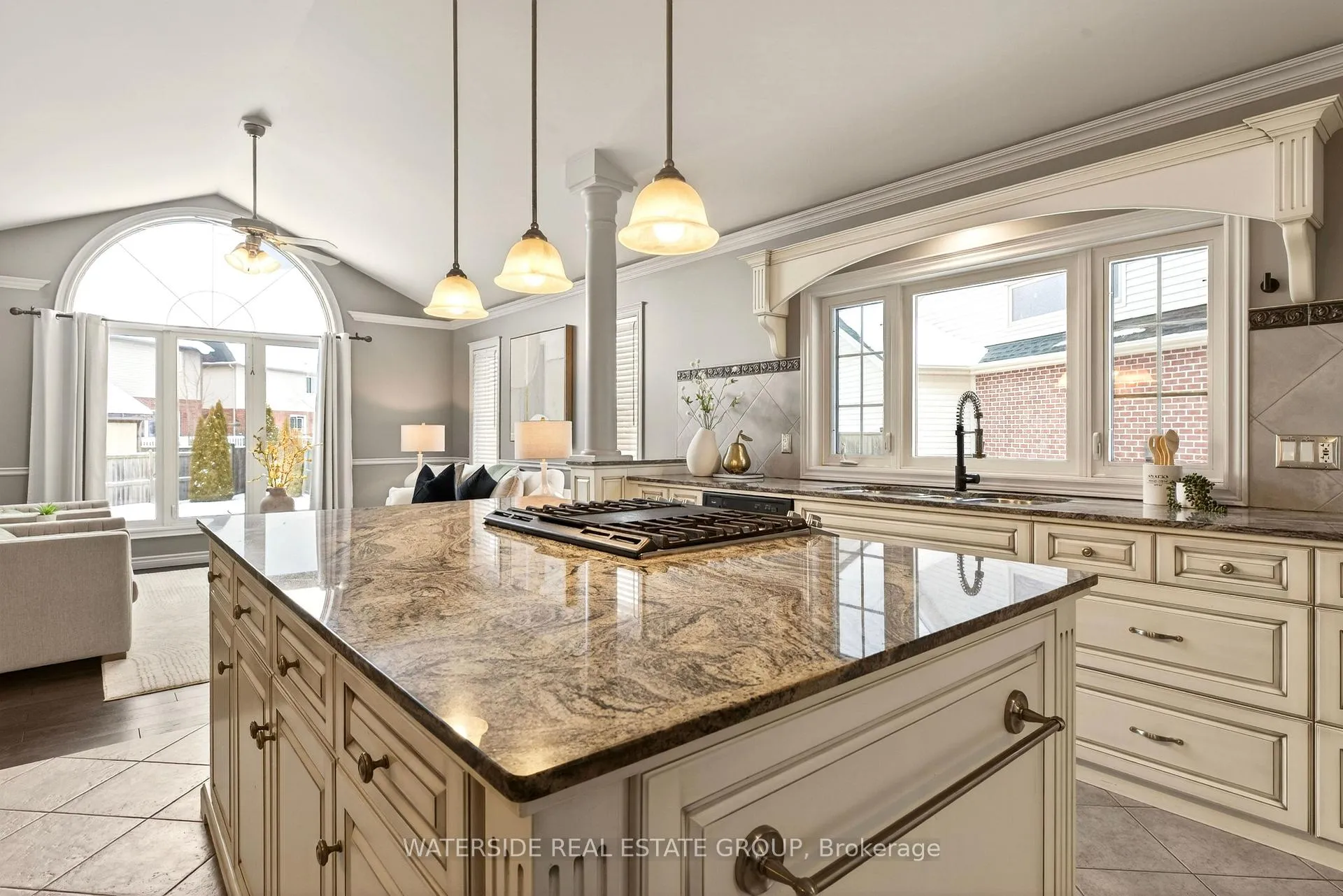 Photo 13 of 39 Bellevue Court, Welland, Coyle Creek — HOMEH