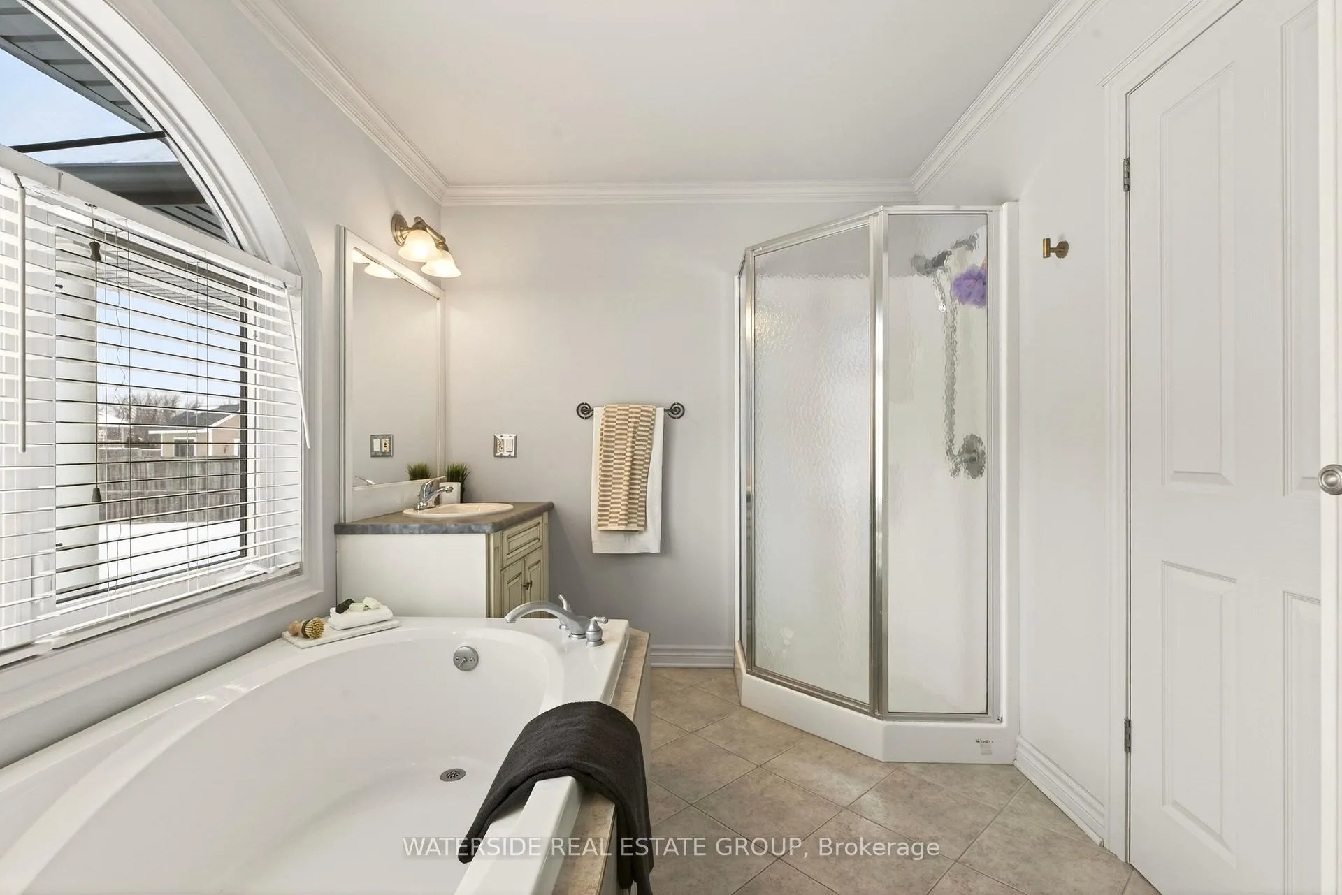 Photo 19 of 39 Bellevue Court, Welland, Coyle Creek — HOMEH