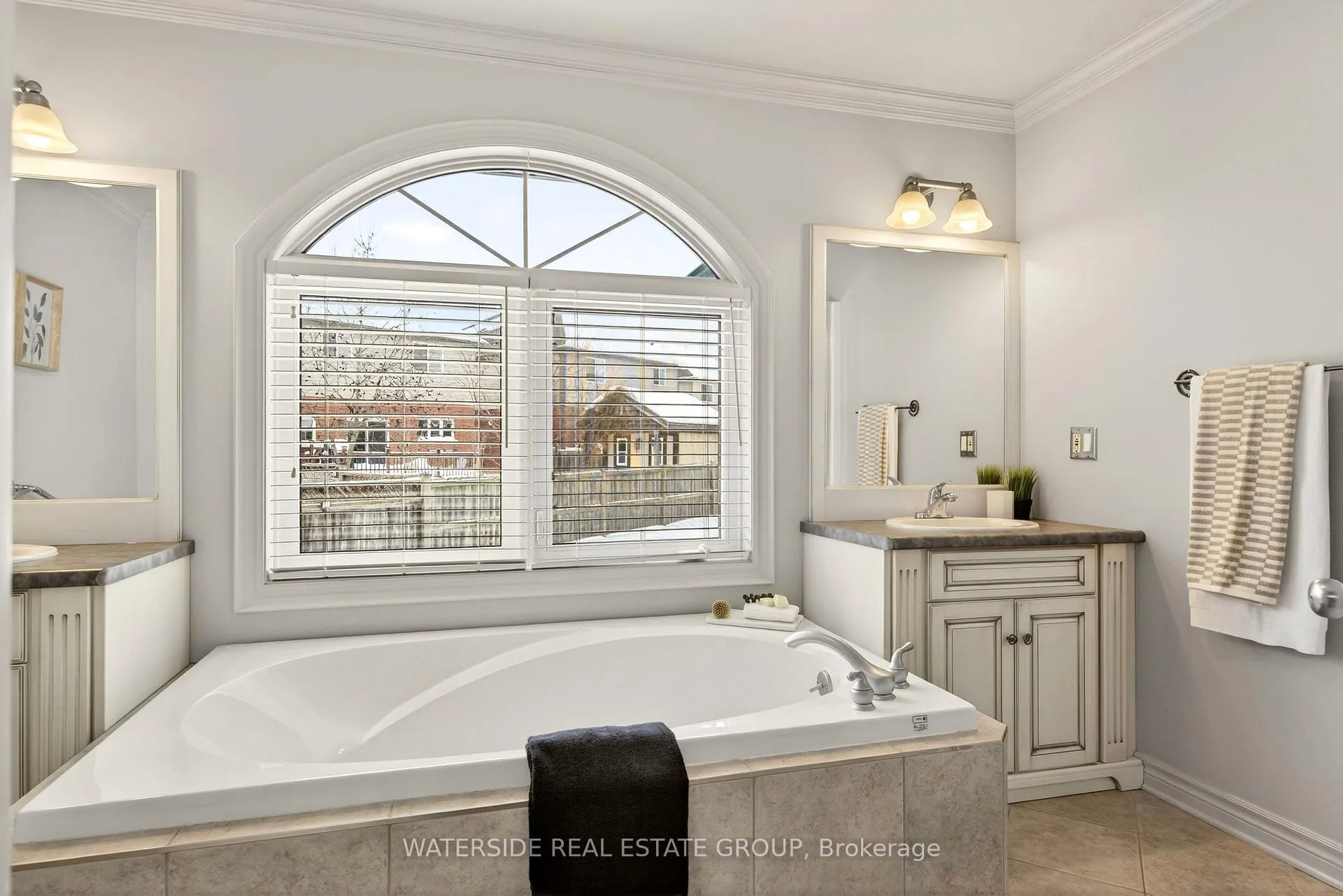 Photo 20 of 39 Bellevue Court, Welland, Coyle Creek — HOMEH