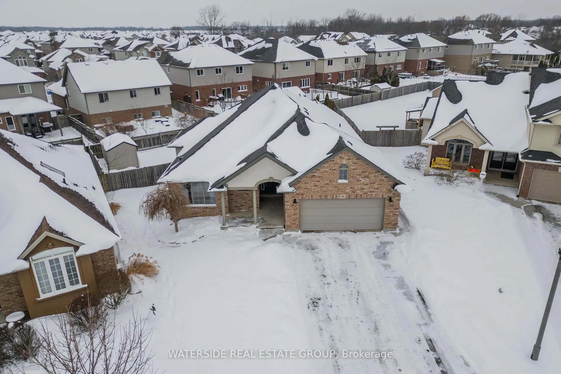 Photo 43 of 39 Bellevue Court, Welland, Coyle Creek — HOMEH