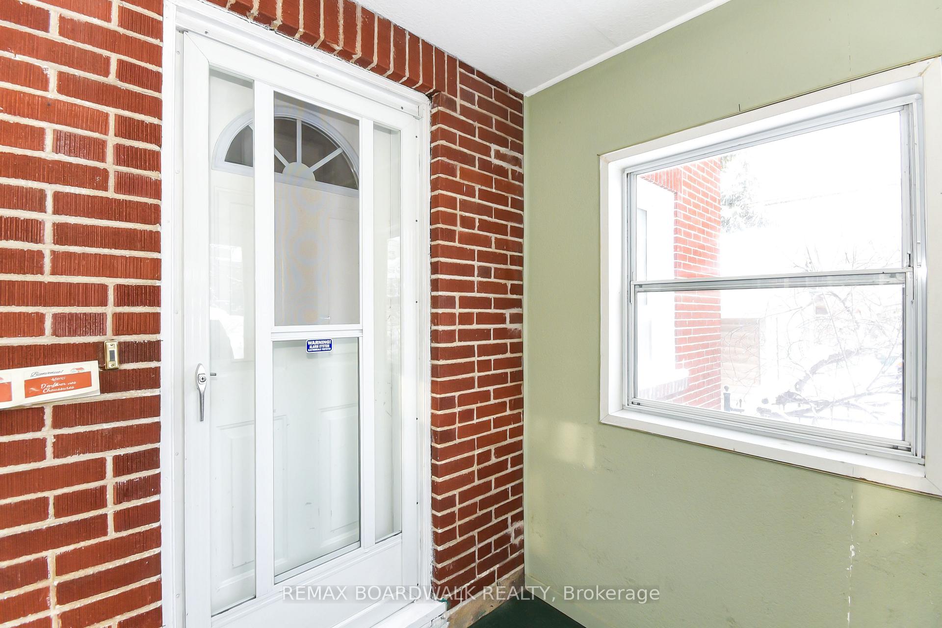 Photo 3 of 406 Marguerite Avenue, Ottawa, Vanier — HOMEH