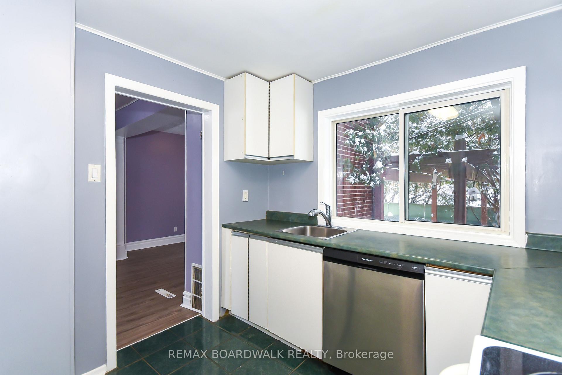 Photo 6 of 406 Marguerite Avenue, Ottawa, Vanier — HOMEH