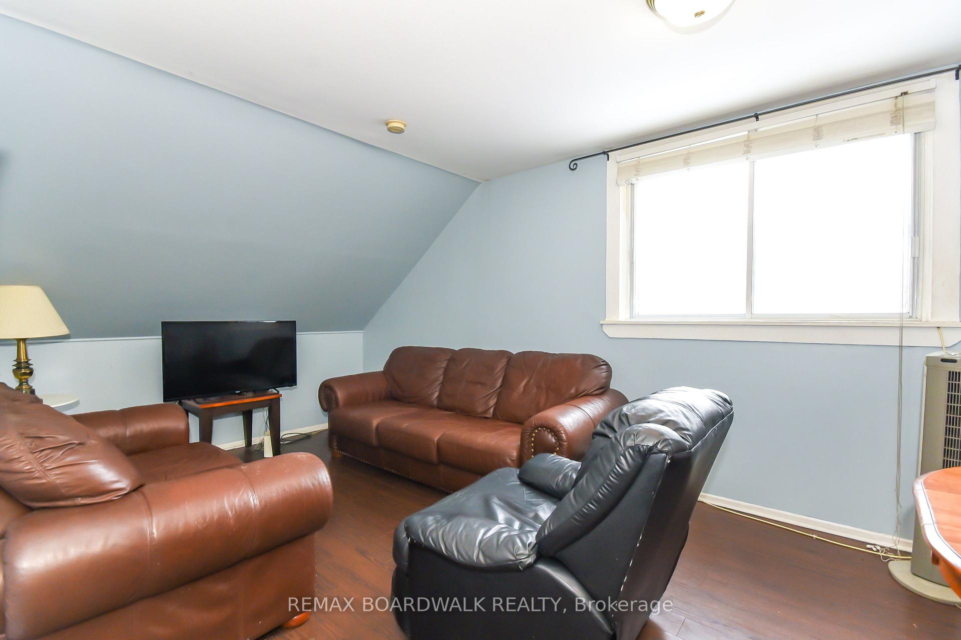 Photo 33 of 406 Marguerite Avenue, Ottawa, Vanier — HOMEH