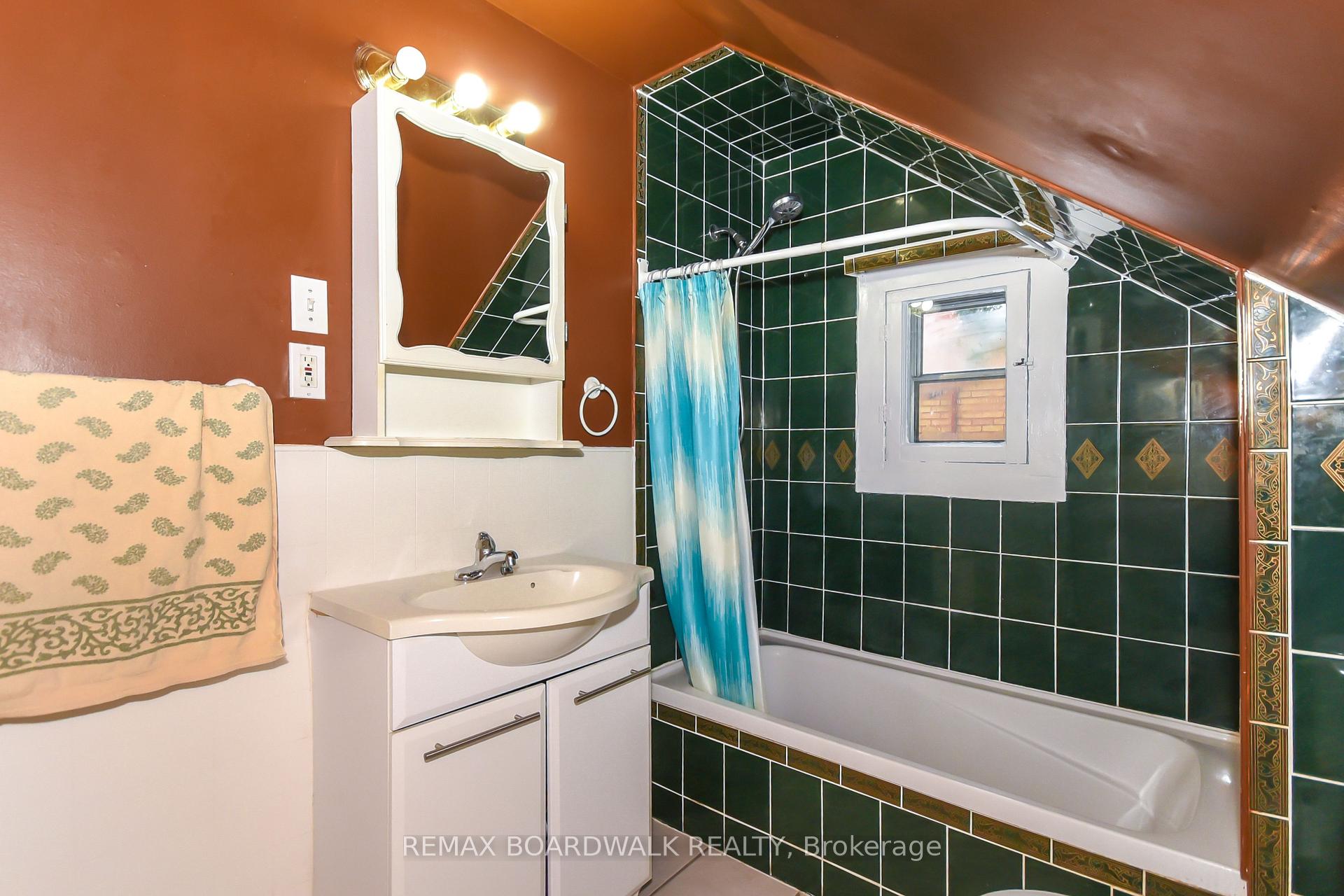 Photo 39 of 406 Marguerite Avenue, Ottawa, Vanier — HOMEH
