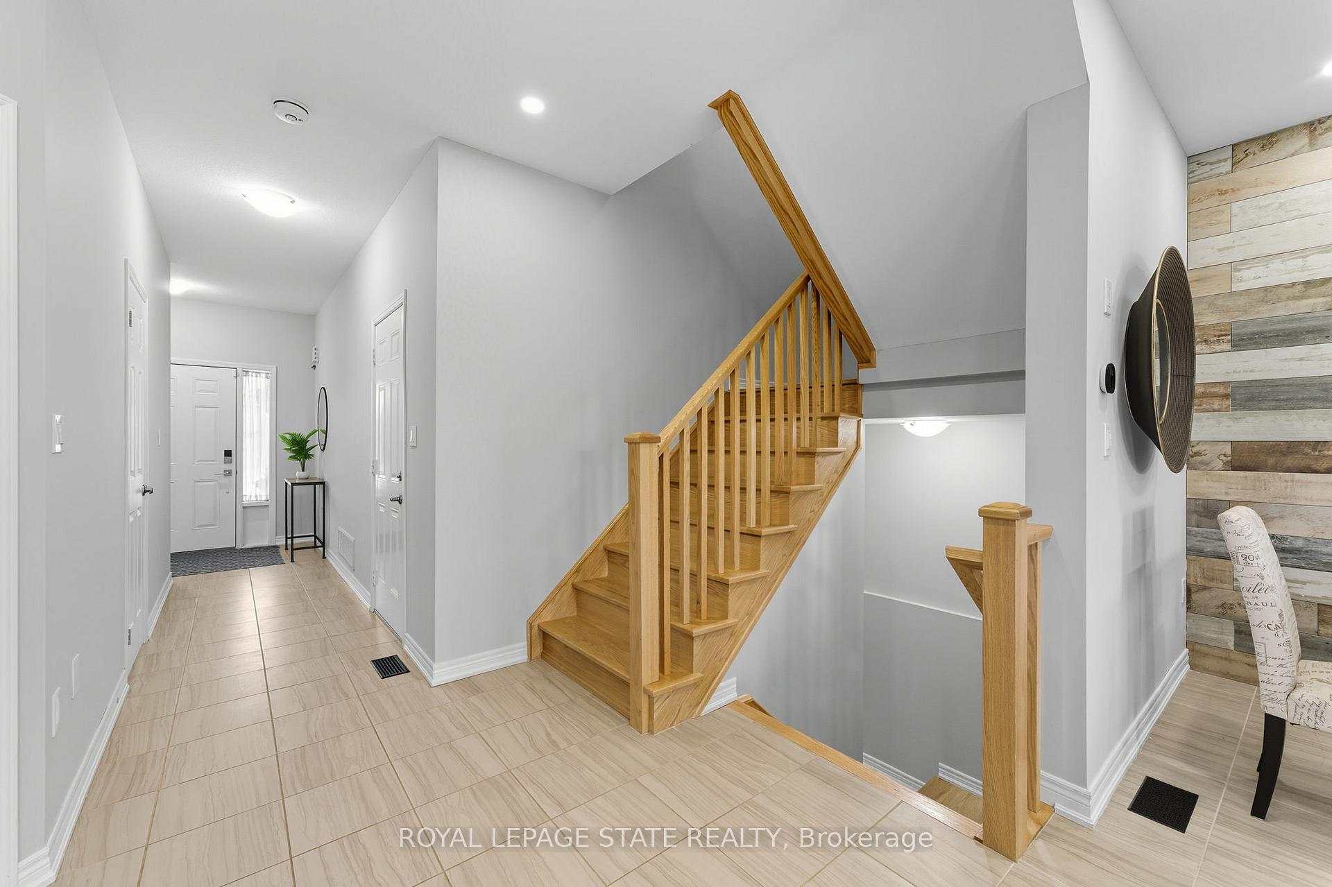 Photo 2 of 71 Bradbury Road, Hamilton, Stoney Creek Mountain — HOMEH