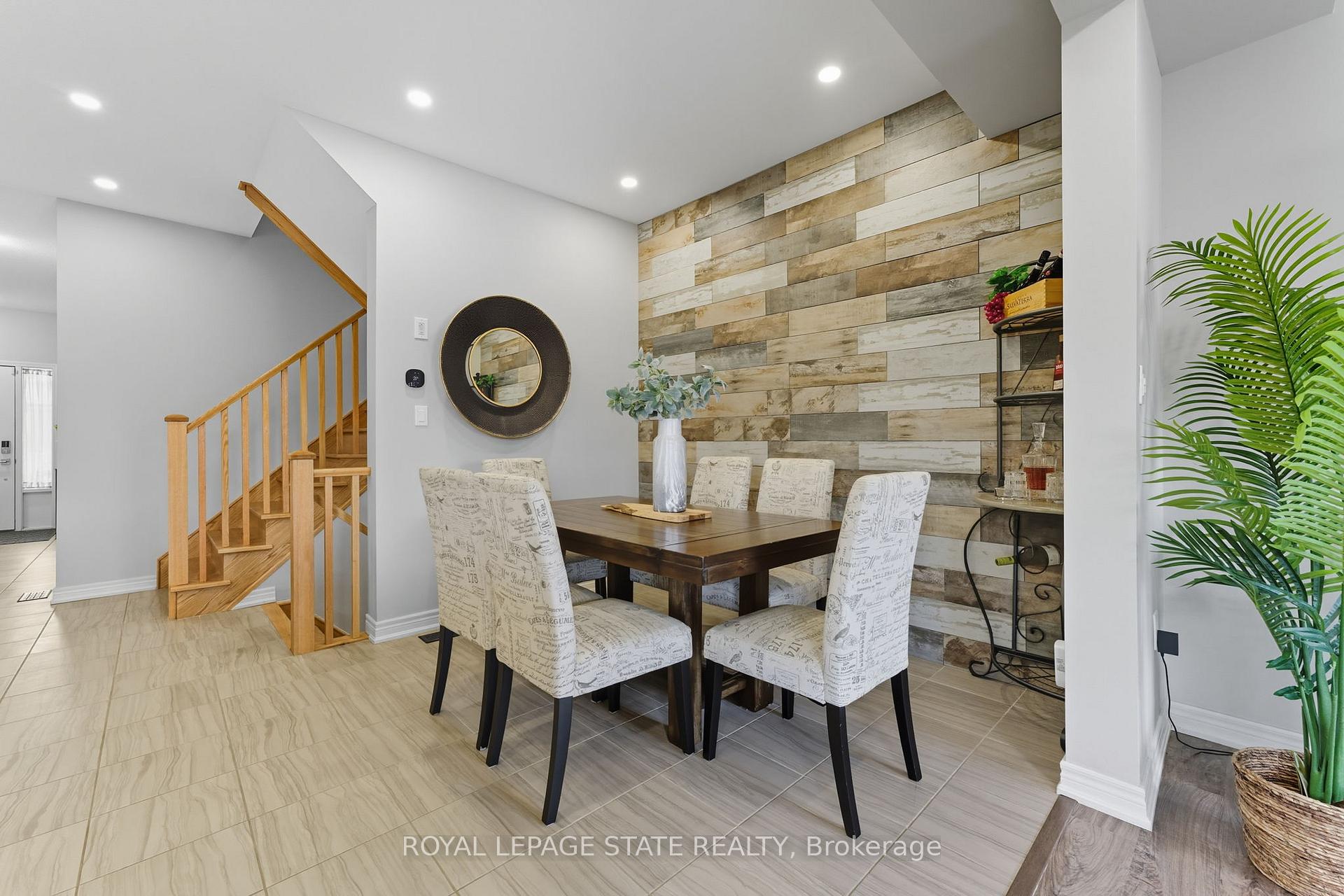 Photo 3 of 71 Bradbury Road, Hamilton, Stoney Creek Mountain — HOMEH