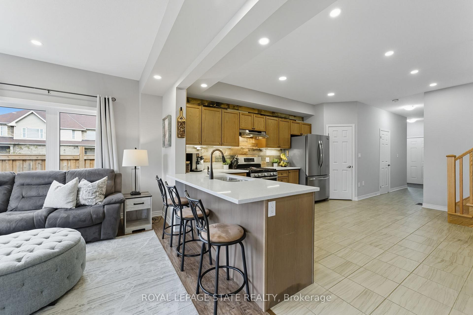 Photo 4 of 71 Bradbury Road, Hamilton, Stoney Creek Mountain — HOMEH