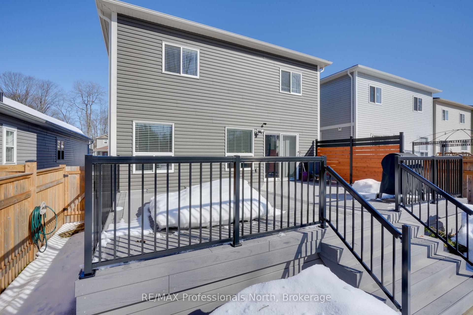 Photo 3 of 273 Pine Street, Gravenhurst, Muskoka (S) — HOMEH
