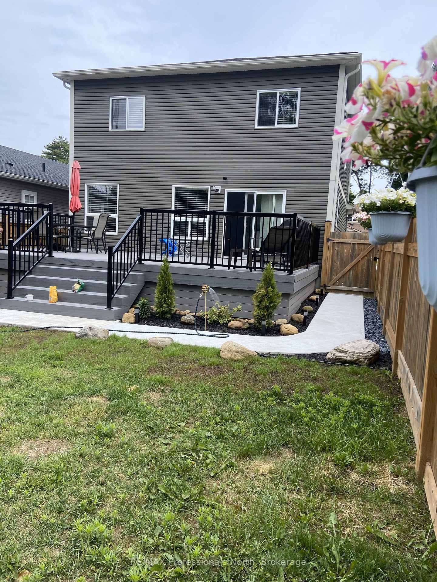 Photo 4 of 273 Pine Street, Gravenhurst, Muskoka (S) — HOMEH