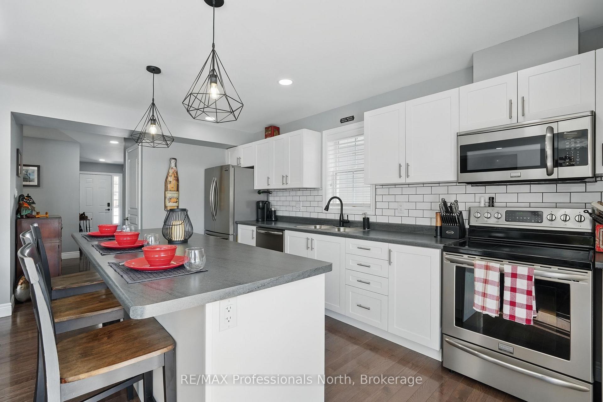 Photo 12 of 273 Pine Street, Gravenhurst, Muskoka (S) — HOMEH