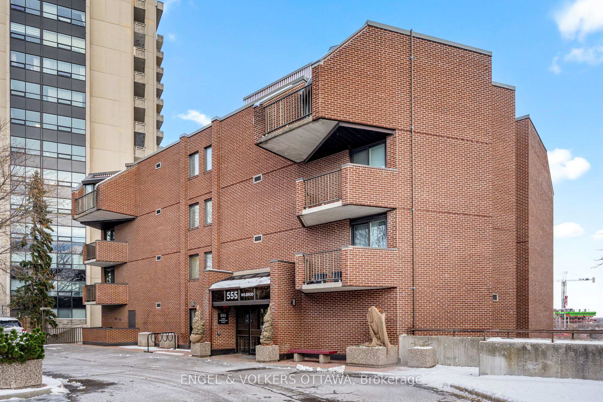 Front of Unit 103, 555 Wilbrod Street