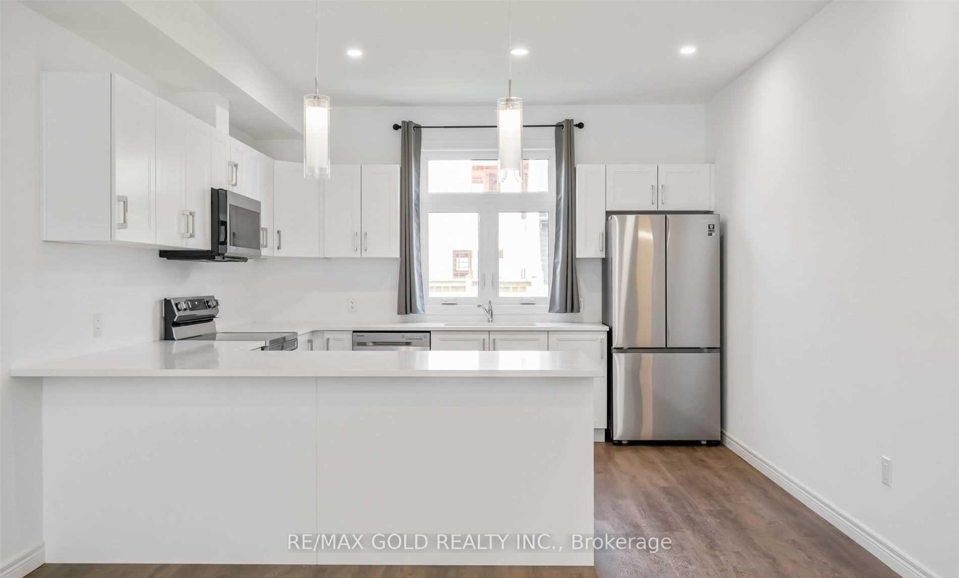 Photo 2 of 141 Summersides Boulevard, Pelham, Fonthill — HOMEH