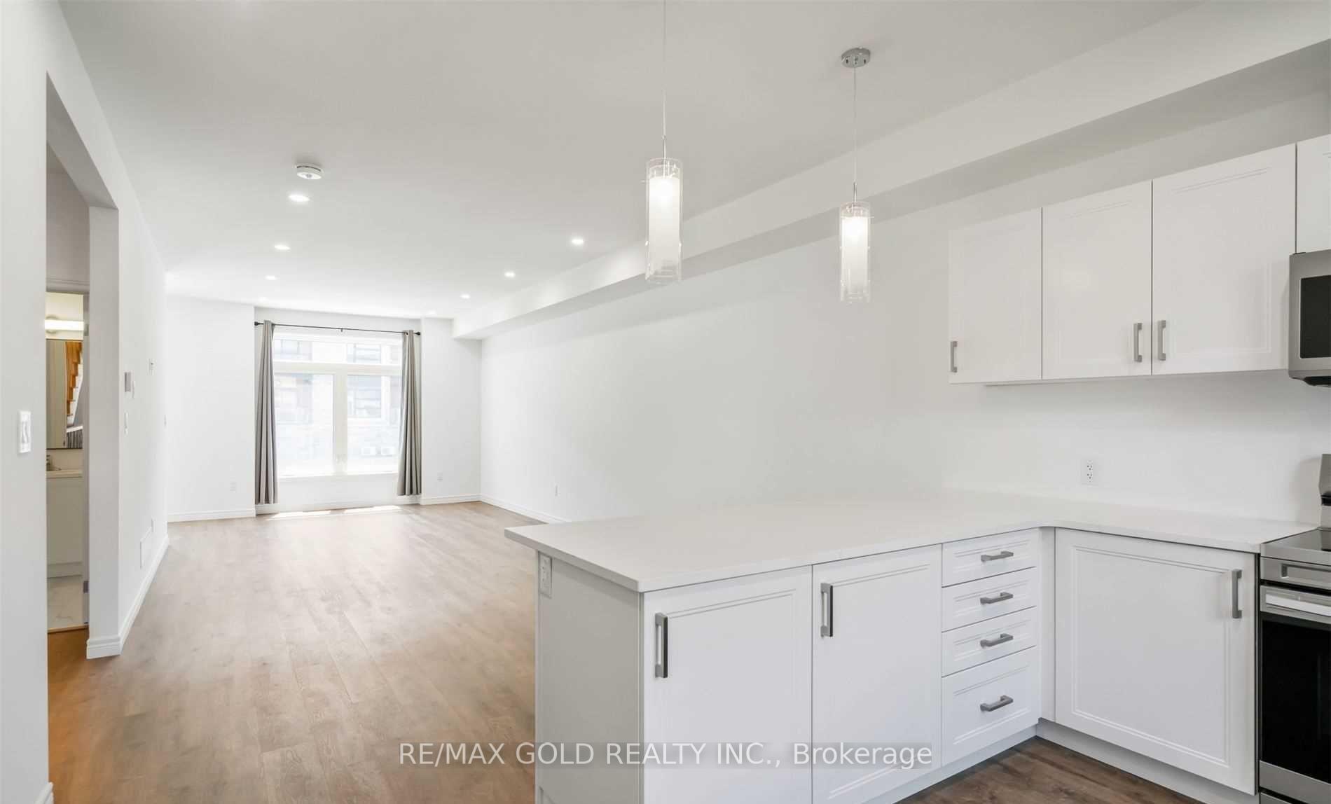 Photo 3 of 141 Summersides Boulevard, Pelham, Fonthill — HOMEH