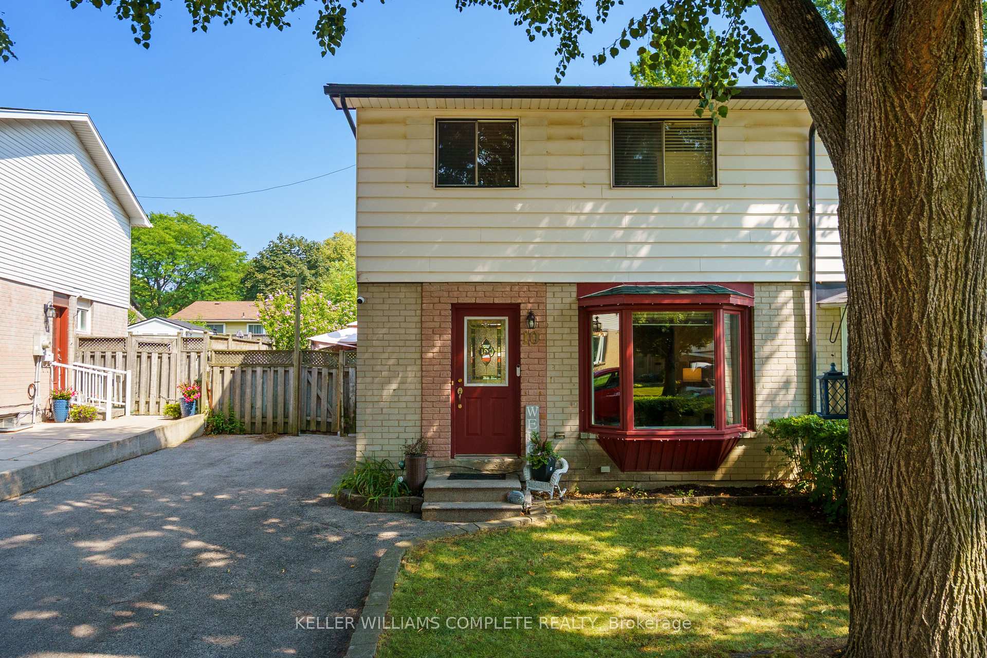 Front of 10 Glen Eden Court