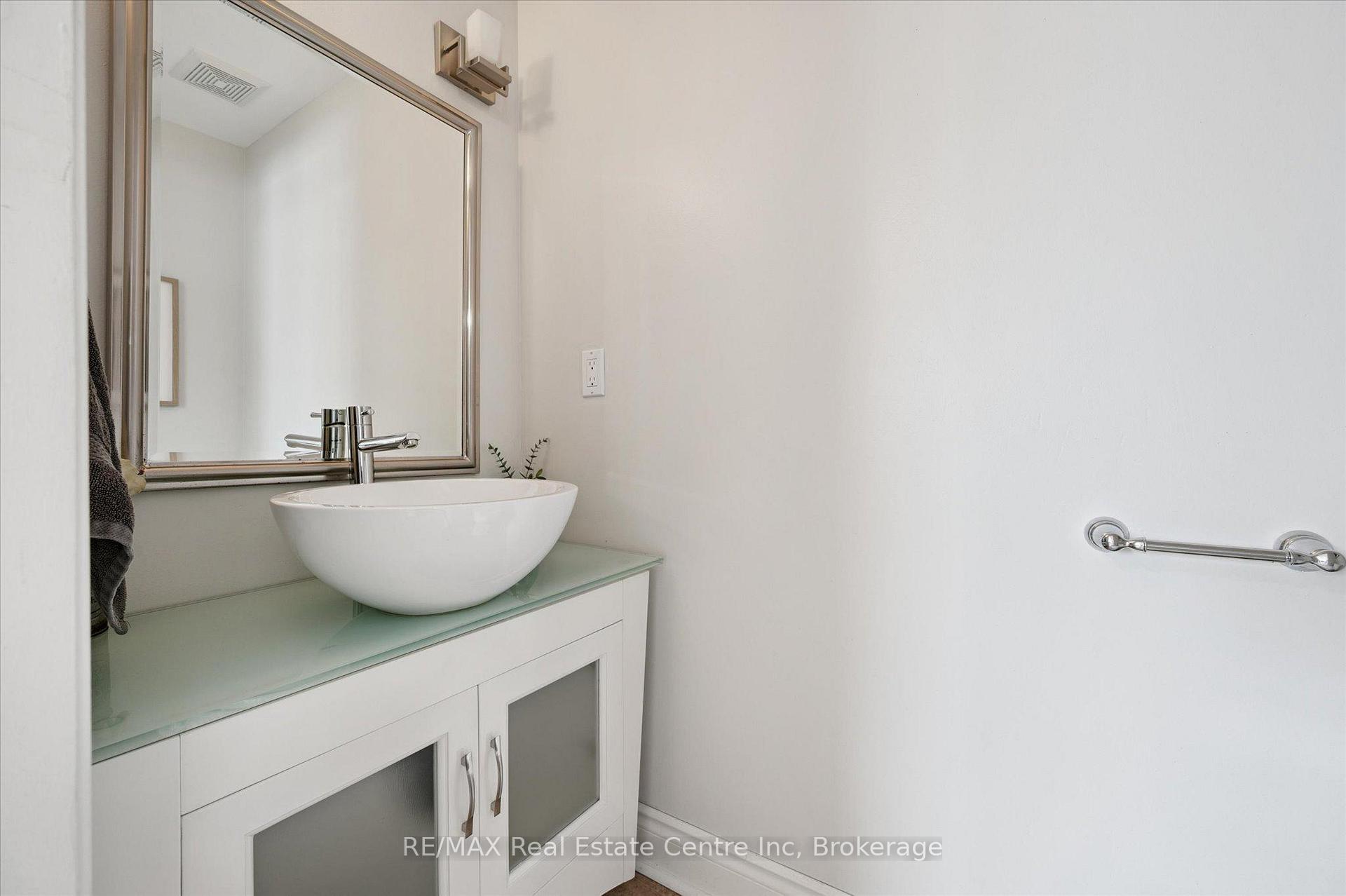 Photo 17 of 64 Stuart Street, Guelph, St. George's — HOMEH