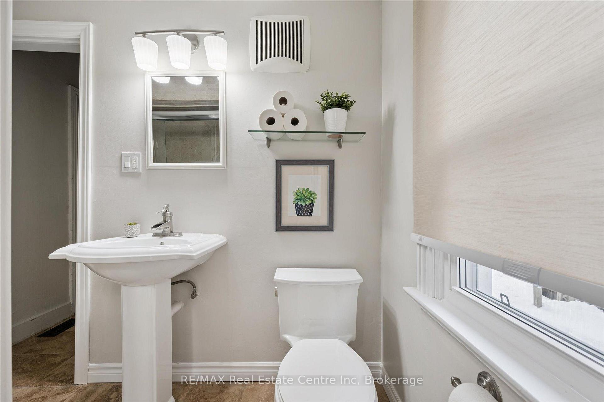 Photo 22 of 64 Stuart Street, Guelph, St. George's — HOMEH