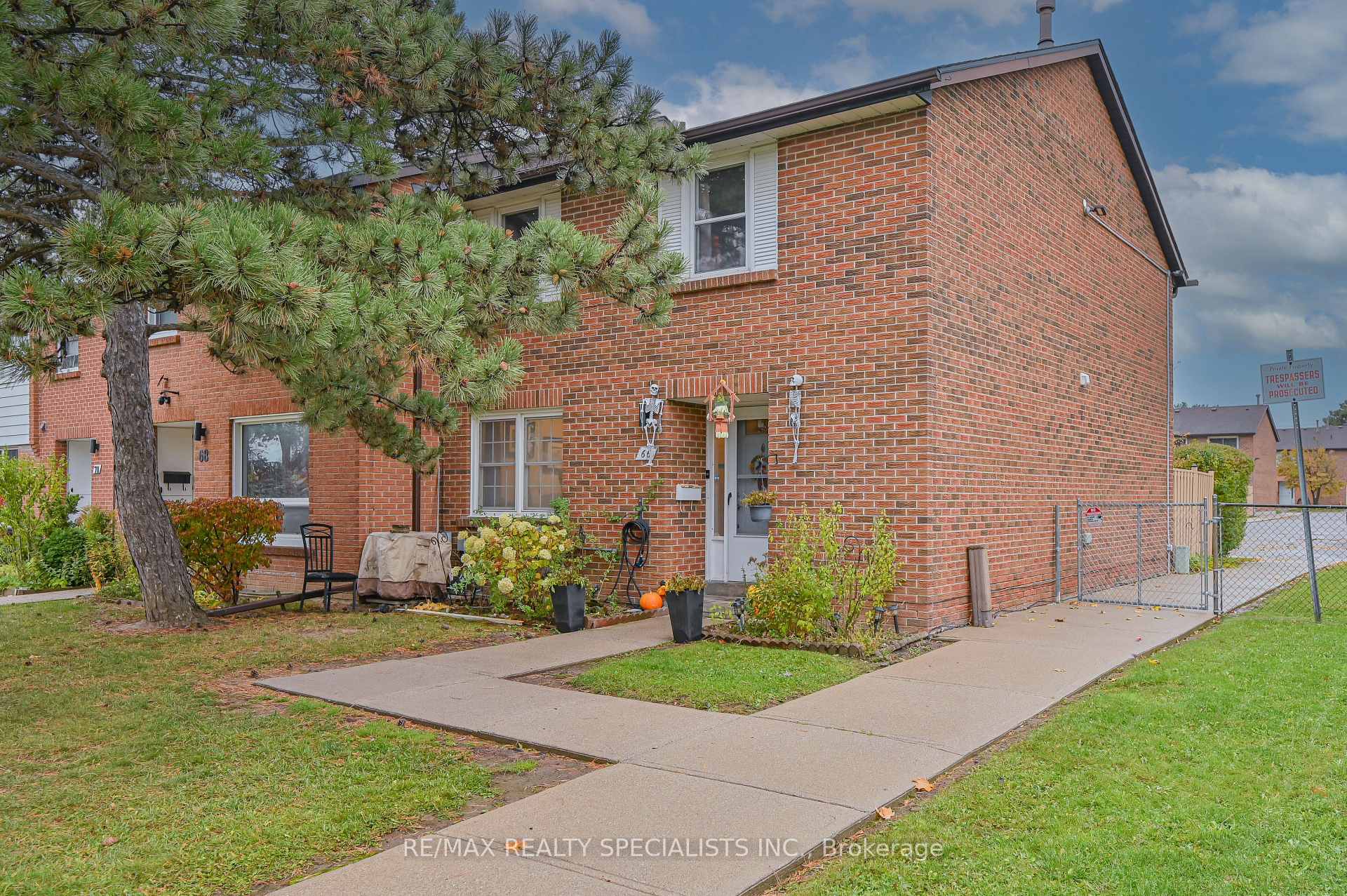 Photo 2 of 66 Balmoral Drive N, Brampton, Avondale — HOMEH