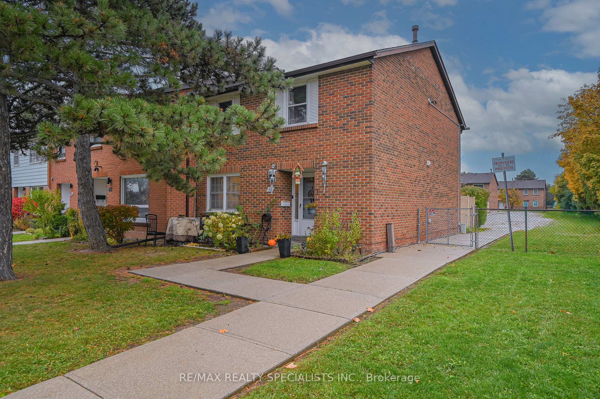 Photo 4 of 66 Balmoral Drive N, Brampton, Avondale — HOMEH