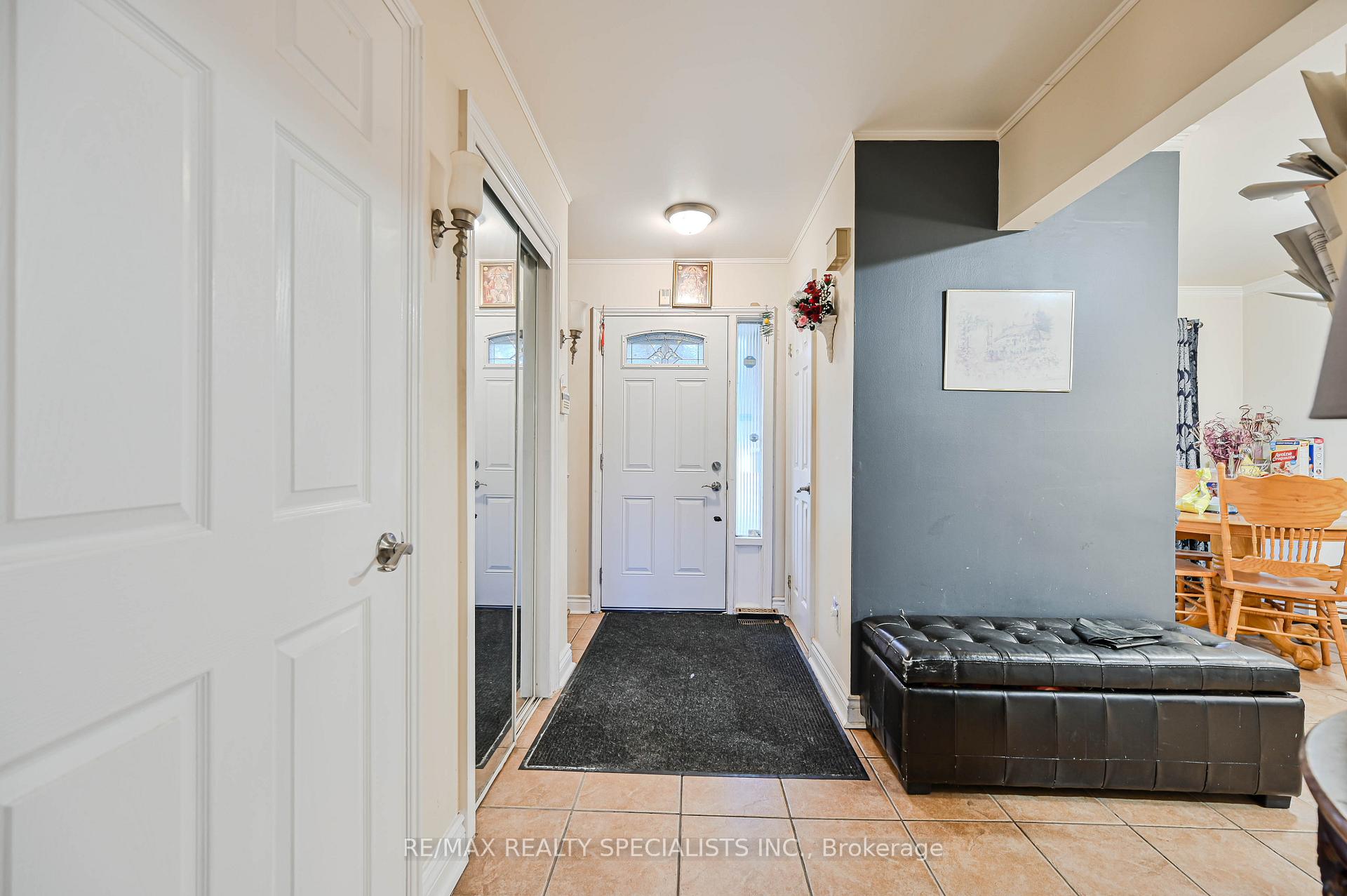 Photo 5 of 66 Balmoral Drive N, Brampton, Avondale — HOMEH