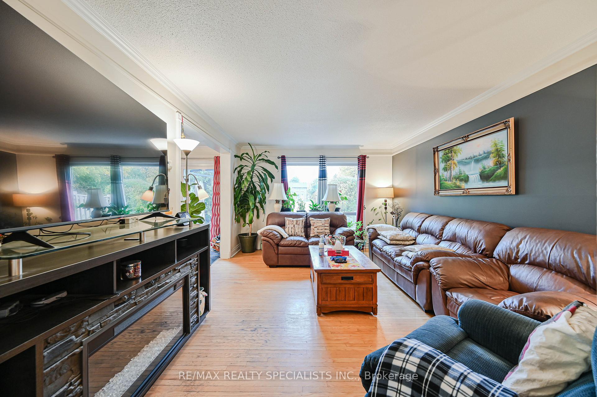 Photo 7 of 66 Balmoral Drive N, Brampton, Avondale — HOMEH