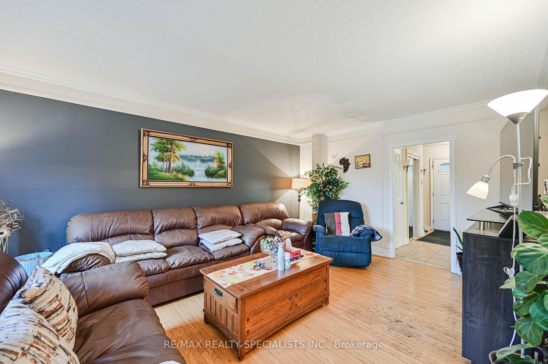 Photo 9 of 66 Balmoral Drive N, Brampton, Avondale — HOMEH