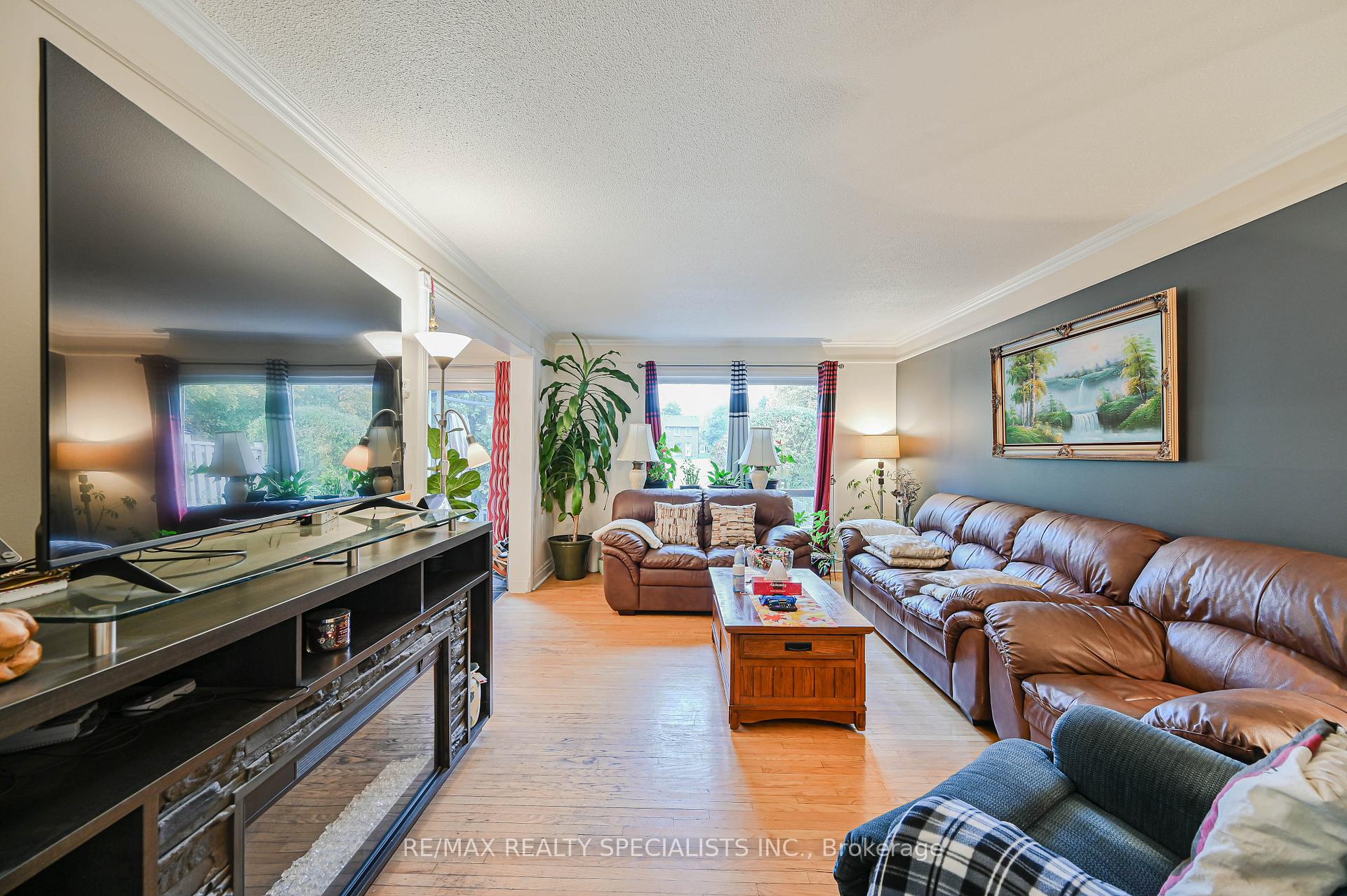 Photo 10 of 66 Balmoral Drive N, Brampton, Avondale — HOMEH