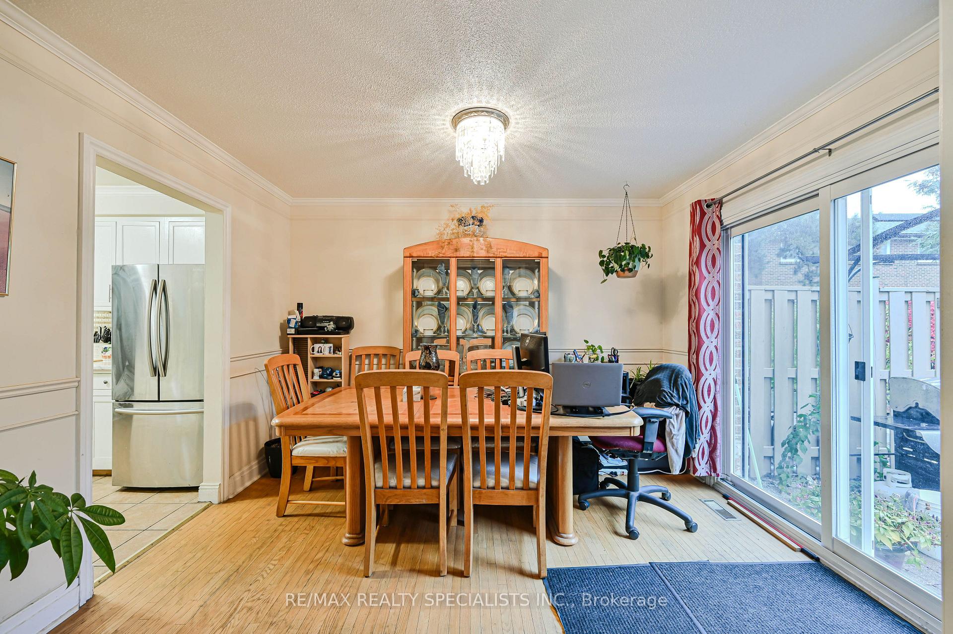 Photo 11 of 66 Balmoral Drive N, Brampton, Avondale — HOMEH