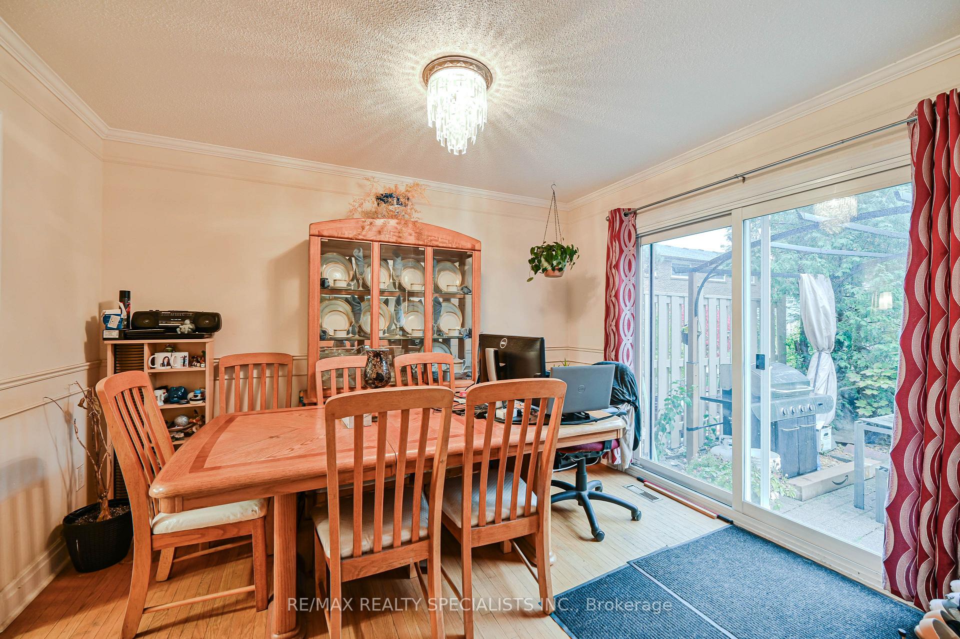 Photo 12 of 66 Balmoral Drive N, Brampton, Avondale — HOMEH