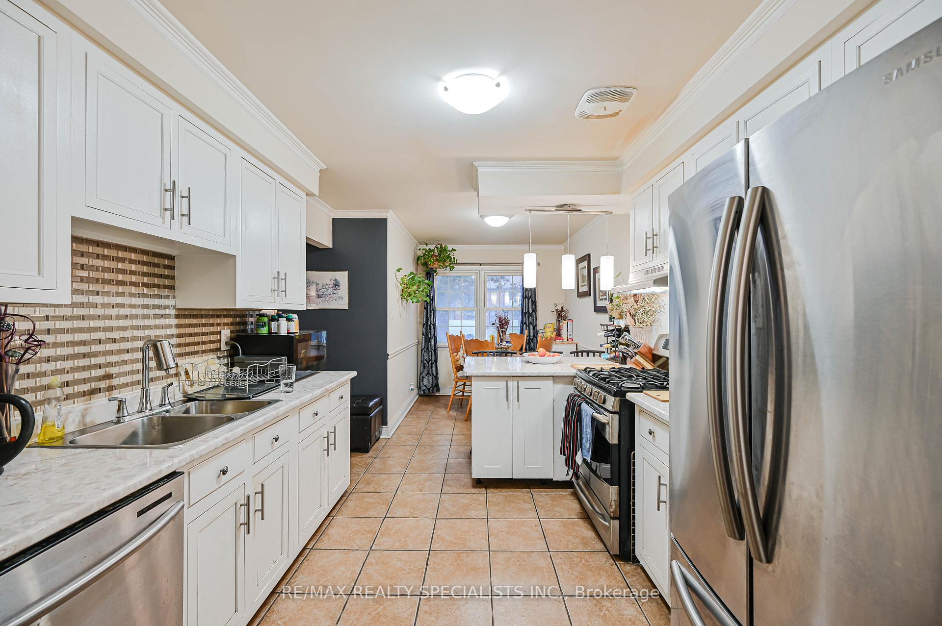 Photo 15 of 66 Balmoral Drive N, Brampton, Avondale — HOMEH