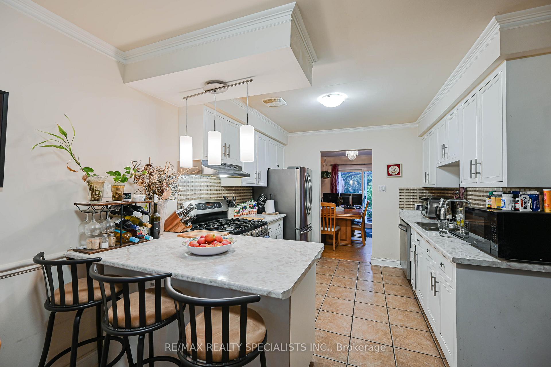 Photo 16 of 66 Balmoral Drive N, Brampton, Avondale — HOMEH