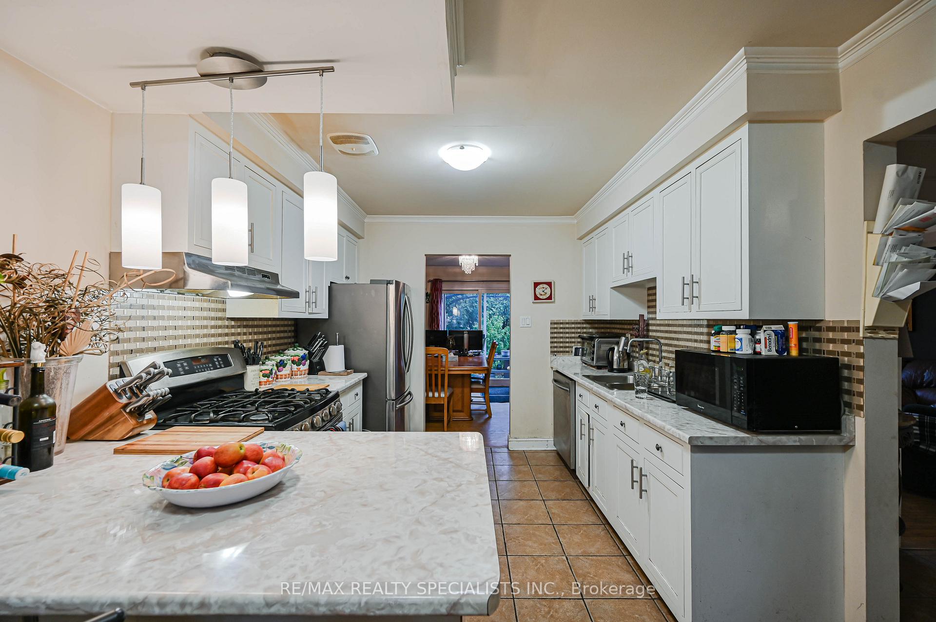 Photo 17 of 66 Balmoral Drive N, Brampton, Avondale — HOMEH
