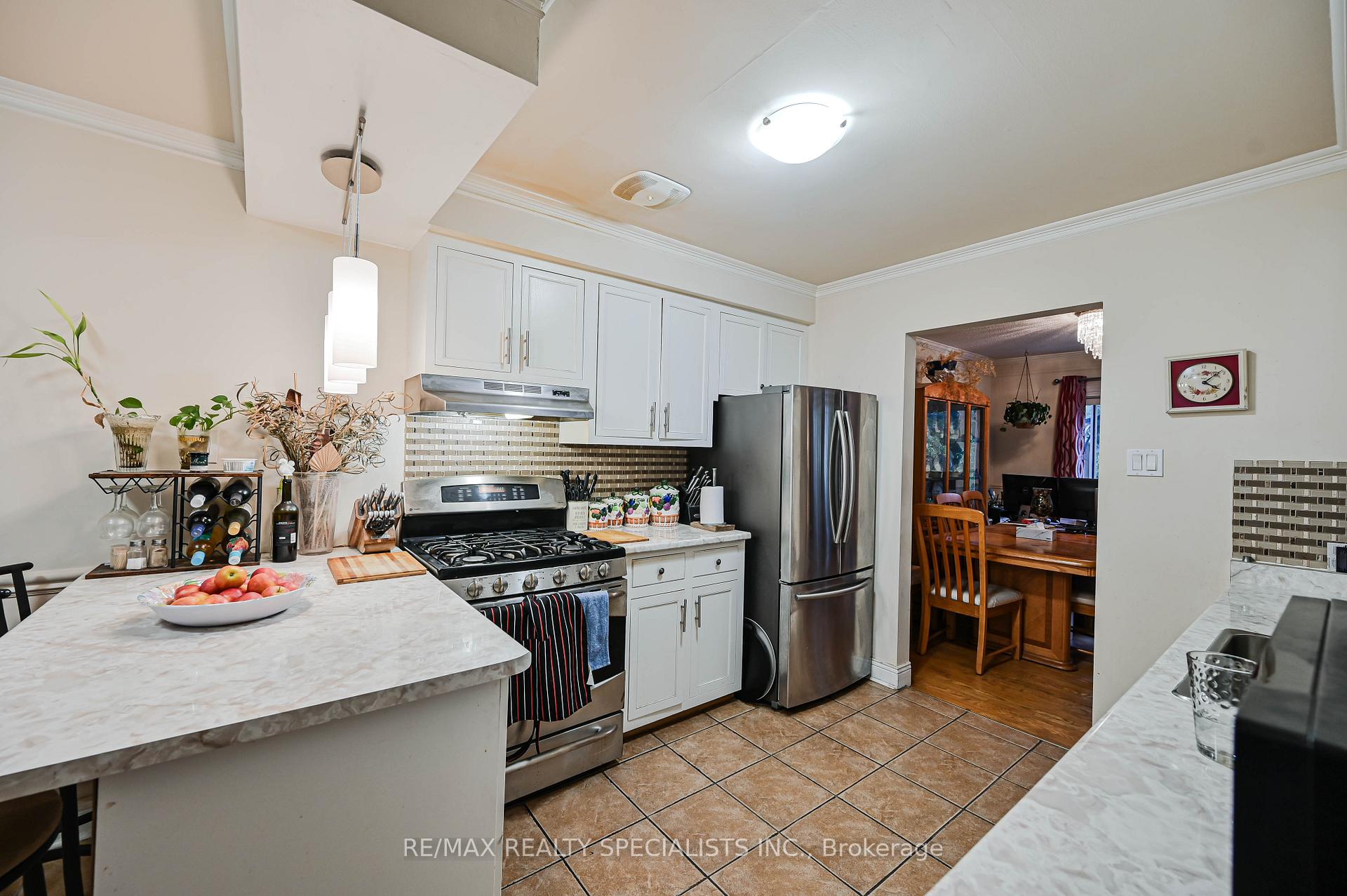 Photo 18 of 66 Balmoral Drive N, Brampton, Avondale — HOMEH