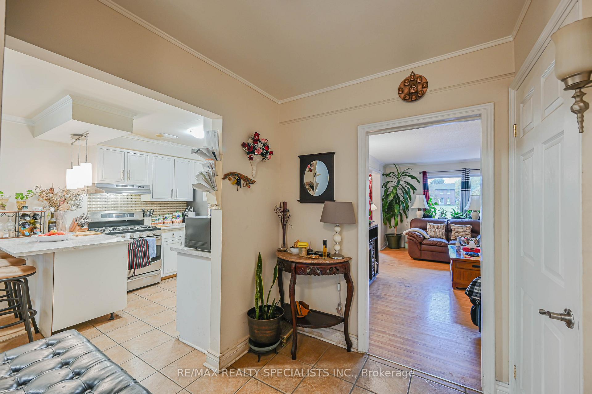 Photo 19 of 66 Balmoral Drive N, Brampton, Avondale — HOMEH