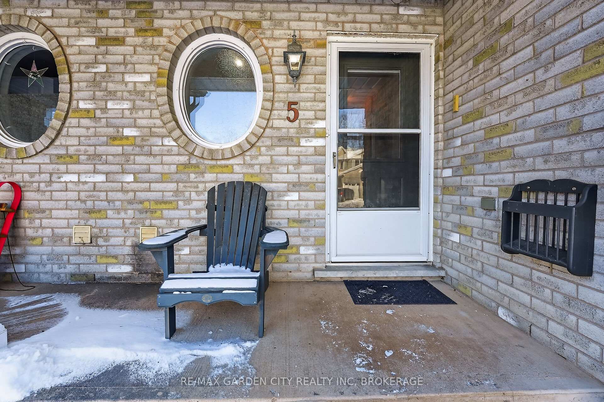 Photo 3 of 5 Maureen Court, Pelham, Fonthill — HOMEH